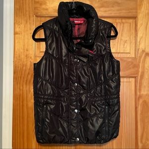 SOLD ✅ PUMA sport puffer vest w/ zipper and snap buttons